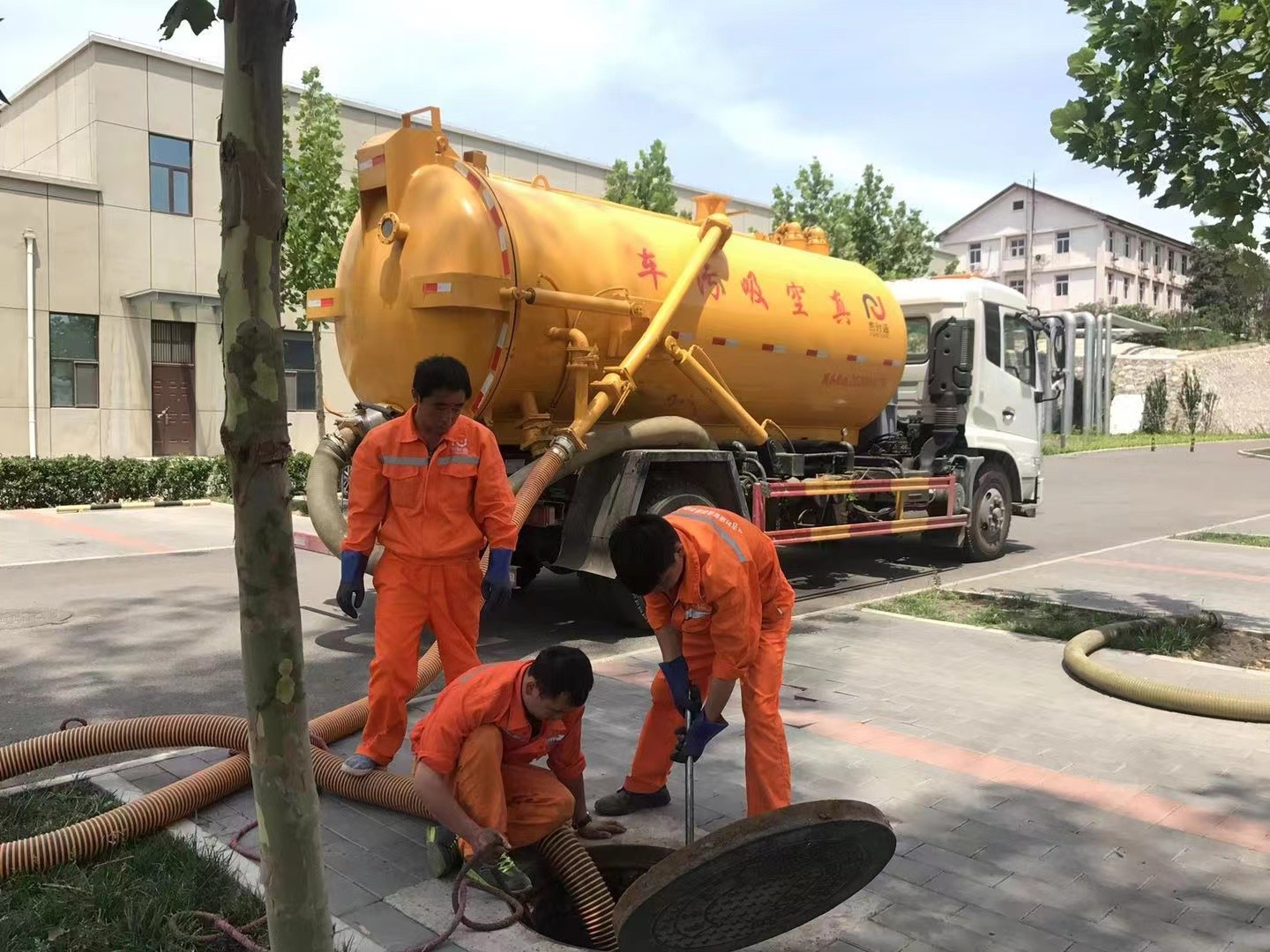 民丰化粪池清理与5-8吨吸粪车施工效率分析